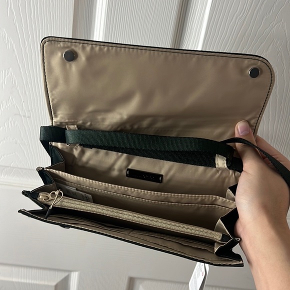 LULULEMON WALLET CLUTCH CROSSBODY BAG IN RAINFOREST GREEN - Picture 5 of 8